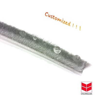 إزالة الشعر المهني من الباب والنوافذ في شقة التصميم الحديث