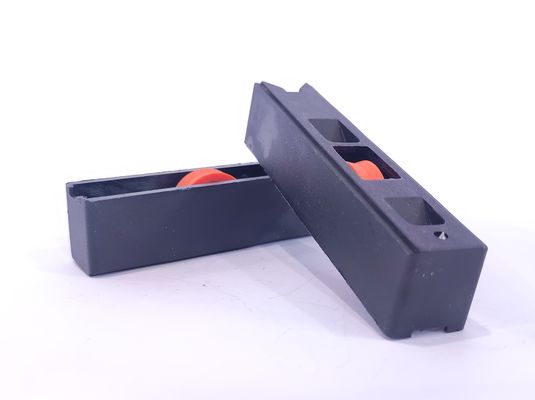 شقة الملف الألومنيوم الباب النافذة الدوار البلاستيكي PVC عجلة تحمل التصميم الحديث