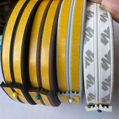 3-25mm ارتفاع كومة مغناطيسية الباب الختم شريط قابلة للتخصيص للشاشة النافذة