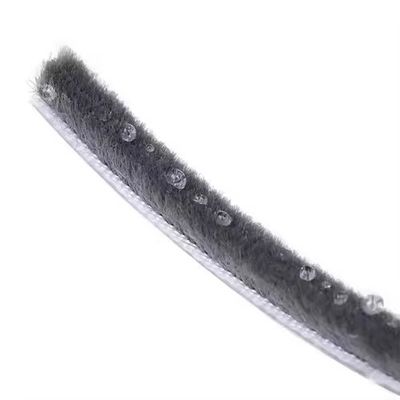 تصميم حديث فرشاة الباب الشقة الطقس المزيل الرمادي الصوف السيليكوني كومة 7 * 6mm حجم مضاد للغبار نافذة ختم شريط متعددة الاستخدامات