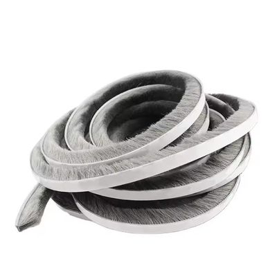 شريط ختم الباب المقاوم المخصص للشقة ارتفاع كومة 3-25mm العرض 3-50mm ملحقات النافذة