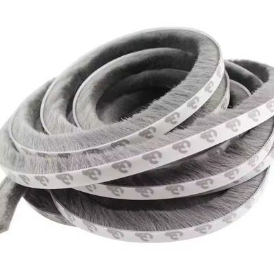 شريط ختم الباب المقاوم المخصص للشقة ارتفاع كومة 3-25mm العرض 3-50mm ملحقات النافذة