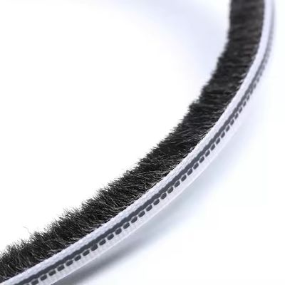 ارتفاع الكومة 3-25mm العرض 3-50mm 100%PP سبيكة الألومنيوم شريط الفرشاة الطقس سحب للباب المقابل من CLJ الباب المنزلق
