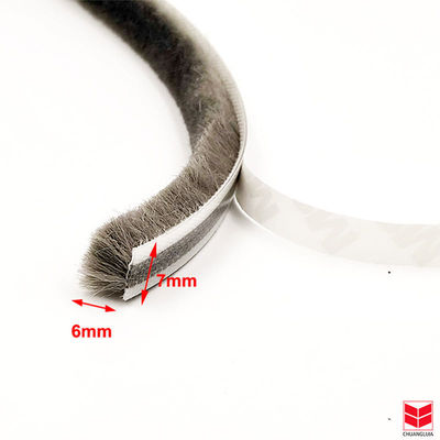 فرشاة شريط الألومنيوم سبائك الطقس سحب الباب المقابل شريط ختم الباب المنزلق ارتفاع كومة 3-25mm / عرض 3-50mm