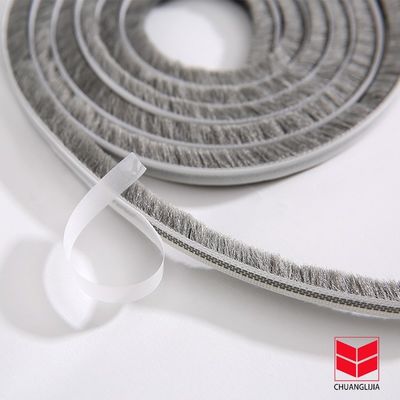 شريط الختم اللاصق الذاتي أسفل الباب اللاصق الطقس شريط كومة للمنزل 100% مادة PP المستخدمة للاستدامة