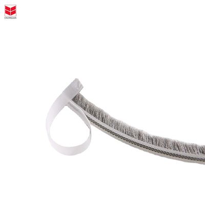 المواد اللاصقة الذاتية الألومنيوم الباب والنافذة الصوف كومة الطقس شريط في التصميم الحديث والأسود / الرمادي / البني / الأبيض / الألوان الأخرى